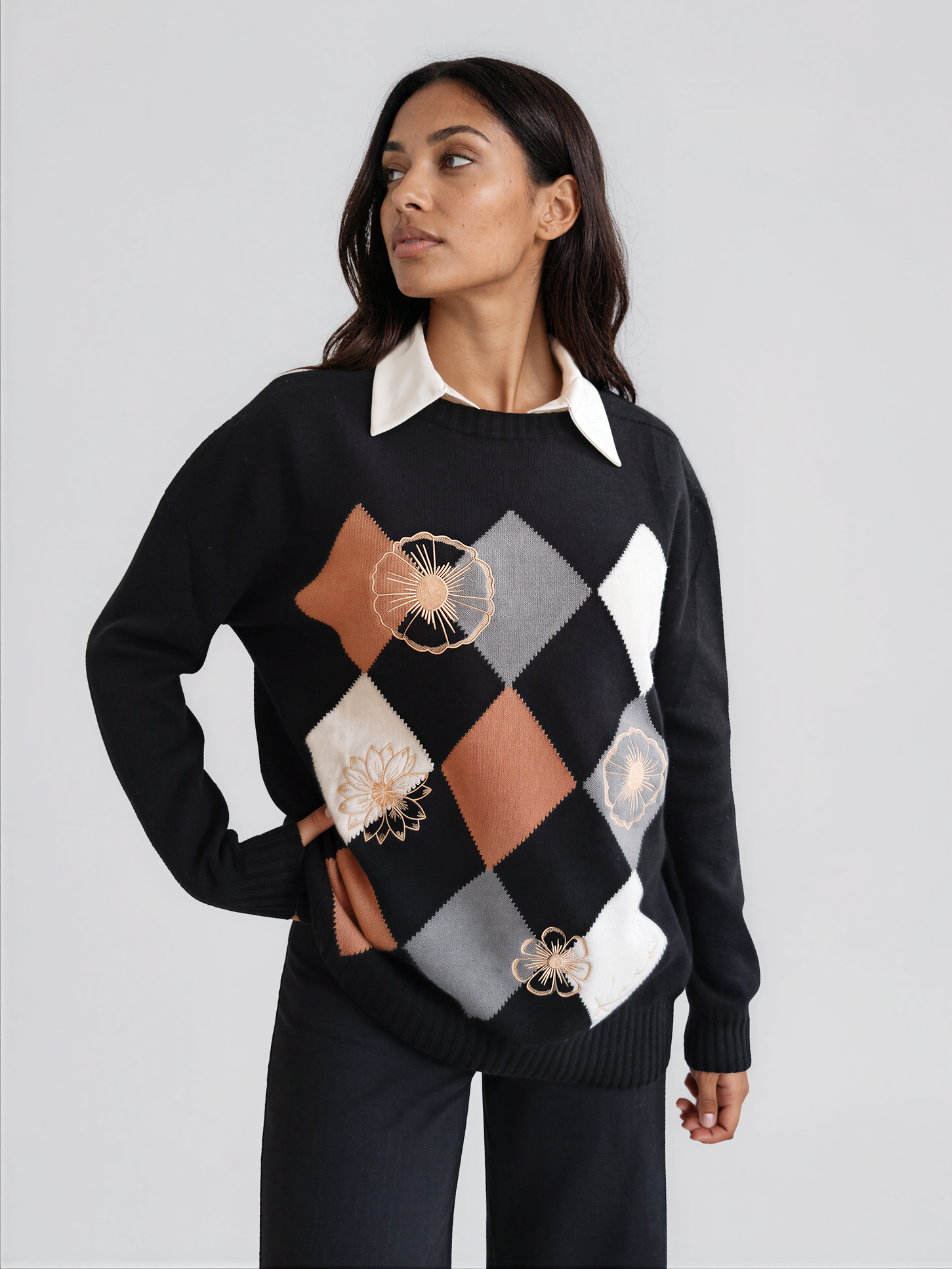 Girocollo Rombi e Ricami Misto Cashmere 1 Girocollo Rombi e Ricami Misto Cashmere